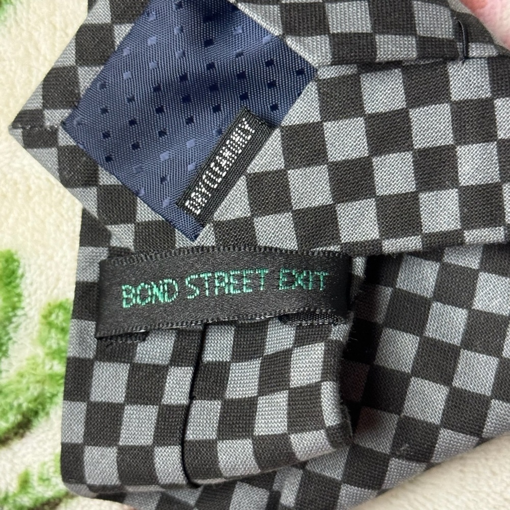 Elegant Checkered Black and Gray Tie - Picture 2 of 3